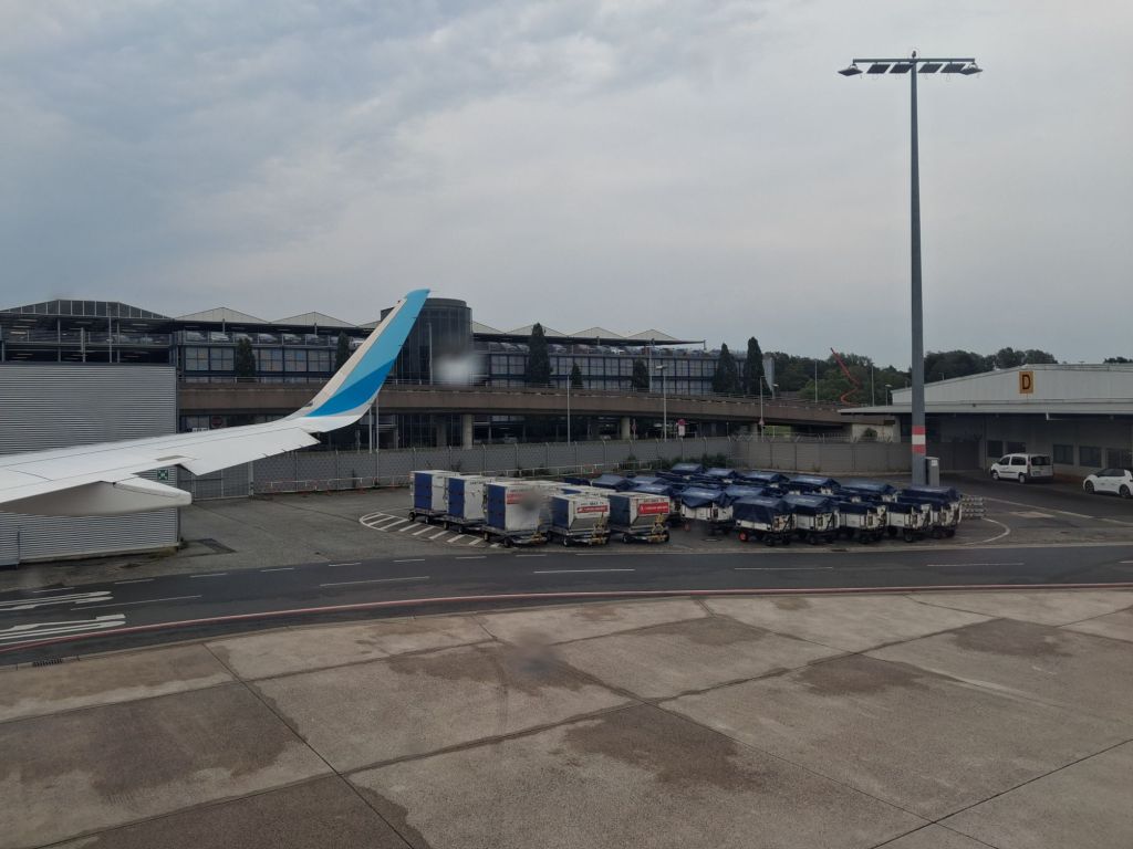 View of right wing with airport equipment also visible